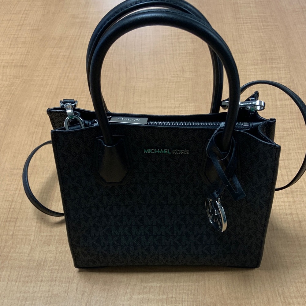 Michael Kors MD Mercer Messenger Bag. NWOT